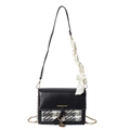 Modieuze zwarte tweed crossbody tas met gouden ketting en decoratieve zijden sjaal - Zwart + Sjaal