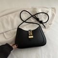 Bolso de media luna negro de diseño francés en cuero mate con hebilla dorada - Negro