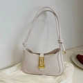 Bolso medialuna blanco crema con cierre geométrico dorado y detalle de nudo - Blanco