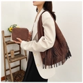 Bruine suède shopper set met franjes en een bijpassende kleine vierkante clutch tas - Donkerbruin