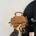 Sac à bandoulière marron minimaliste avec franges et poignée en fini mat - Marron