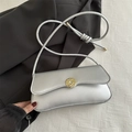 Zilveren schoudertas met gouden knoopsluiting en metallic afwerking voor dames - Zilver