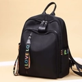 Schwarzer Damenrucksack aus Nylon mit bunten LOVE-Webbändern und großem Fassungsvermögen - Schwarz