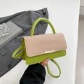 Sac à main néon vert et beige avec rabat tissé texturé et garniture métallique dorée - Vert