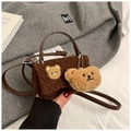 Braune Teddy-Fleece Minitasche mit Bären-Stickerei und passendem Plüsch-Anhänger - Kaffee Mit Anhänger