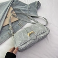 Elegante borsa baguette con motivo marmorizzato grigio-bianco e fibbia in metallo oro - Grigio