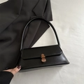 Borsa quadrata minimalista in pelle nera opaca con chiusura in bronzo vintage - Nero