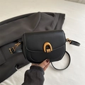 Schwarze matte Satteltasche mit goldener U-Metallschnalle und verstellbarem Gurt - Schwarz