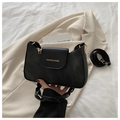 Bolso de hombro minimalista en cuero PU negro con letras doradas y correa ajustable - Negro
