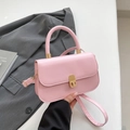 Elegante borsa a mano rosa in pelle con chiusura girevole oro e manico rotondo - Rosa