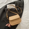 Borsa a tracolla kaki chiaro con rilievo pied-de-poule e scritta dorata alla moda - Cachi