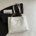 Borsa tote in jacquard bianco con etichetta in pelle e anelli dorati da donna - Bianco