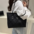Grande borsa tote nera scintillante con motivo a rombi per pendolari d'ufficio - Nero
