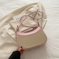 Bolso de hombro media luna en cuero sintético rosa y lona beige con asa superior - Rosa