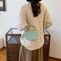 Fashionable light green box bag with vertical woven texture and golden chain handle - Green