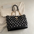 Bolso baguette de tablero de ajedrez con cuero negro y colgante de ciervo dorado - Cuadrícula Negro (60-8856)