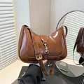 Borsa baguette di lusso in pelle verniciata marrone con chiusura in metallo - Marrone