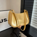Borsa hobo dorata in pelle verniciata a forma di mezzaluna con zip superiore - Oro