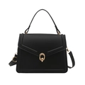 Bolso de mano minimalista negro en cuero sintético mate con herrajes dorados y detalle en V - Negro