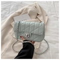 Petit sac bandoulière vert menthe matelassé avec fermoir rotatif et bandoulière chaîne - Bleu