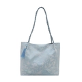 Borsa tote celeste con ricamo a farfalla, dettagli di nappe e manici intrecciati - Blu