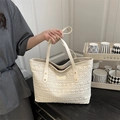 Beige gewebte Tragetasche mit Ledergriffen und elegantem Metalldetail für Damen - Weiß