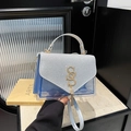 Blaue durchsichtige PVC Umhängetasche mit Pailletten und goldenem Logo-Detail - Silber