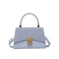 Vintage-Handtasche aus hellblauem Leder und Denim mit goldenem Drehverschluss und Riemen - Blau
