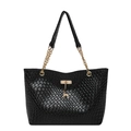 Borsa tote intrecciata nera con catena dorata ed elegante ciondolo a cervo - Stile Tote Intrecciato (00-25008) / Nero