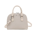 Bolso de paja color crema con herrajes plateados y correa ajustable cruzada - Blanco Roto