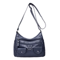 Borsa a tracolla blu scuro in morbida ecopelle con tasche multiple e cinturino - Blu