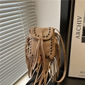 Retro fringe crossbody bag with rivets and lychee grain leather in light brown - Khaki