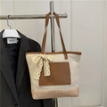 Cremefarbene Strohtasche mit braunem Lederbesatz und Spitzenschleife für den Strand - Khaki