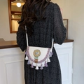 Borsa a tracolla bianca intrecciata boho con perline colorate e nappe viola eleganti - Viola