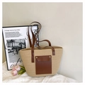 Große beige Strohtasche mit braunen Lederriemen und aufgesetzter Tasche vorne - Khaki (Schlicht)