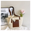 Cremefarbene Strohtasche mit brauner Ledertasche und weißer Spitzenschleife - Off-White (Mit Dekorativem Schal)