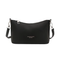 Bolso bucket negro minimalista en cuero sintético con texto y detalles plateados - Negro