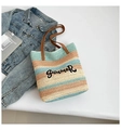 Détail du sac cabas en paille rayé avec broderie Summer noire et poignées en cuir - Style à Rayures Bleu Clair Beige Orange (Style 1)