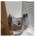 Borsa a tracolla grigia in nylon impermeabile con tasche multiple e cinturino - Grigio