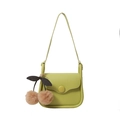 Mini borsa a tracolla in pelle PU verde con grazioso ciondolo a ciliegia in peluche - Verde
