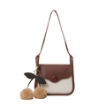 Borsa a tracolla bicolore marrone e crema con ciondolo a forma di ciliegia - Bianco Sporco