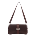 Bolso baguette marrón chocolate de piel sintética mate con hebilla metálica plateada - Marrón