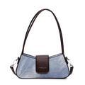 Borsa baguette in denim blu e pelle marrone con design minimalista in stile vintage - Blu
