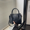 Sac à main noir élégant à motif crocodile avec lettrage doré et bandoulière amovible - Noir Motif Serpent (2038)