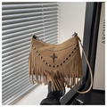 Sac bandoulière en daim kaki avec rivets, croix de crâne et longues franges - Kaki