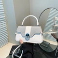 Elegante borsa bianca strutturata con patta in strass scintillanti e fibbia argentata - Bianco