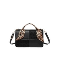 Elegante borsa in pelle nera con inserto leopardato e foulard coordinato sul manico - Nero