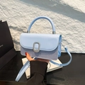 Bolso cuadrado azul cielo con retazos de mezclilla y hebilla plateada de moda - Azul