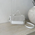 Minimalistische wit-beige crossbody handtas met handvat aan de bovenkant en klep - Wit / 22*6*13cm