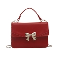 Rote PU-Leder Tasche mit silberner Metallschleife und filigranem Ketten-Schultergurt - Burgunderrot